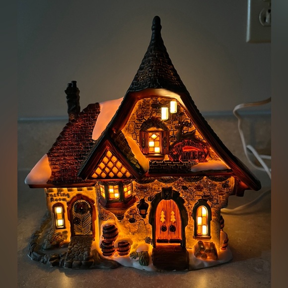 Crystal Creek Winery, Santa’s Workbench Collection, 2002 - Picture 2 of 12